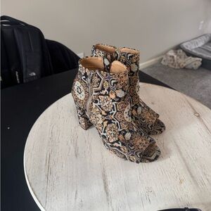 Candie's Black and Tan Patterned Ankle Boots